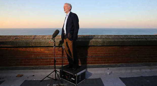 Corbyn a Brighton intervistato dalla BBC