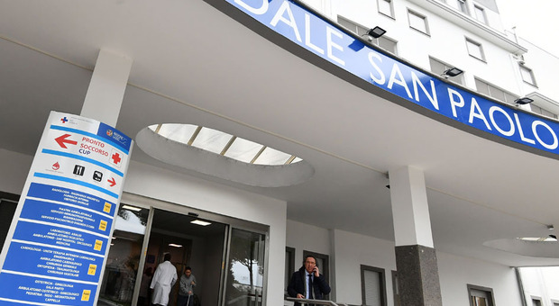 L'ingresso dell'ospedale San Paolo a Civitavecchia