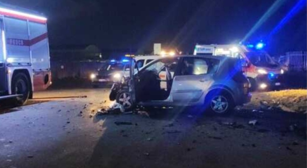 Bitonto, morti quattro giovani nello scontro frontale tra due auto: le vittime nella stessa vettura