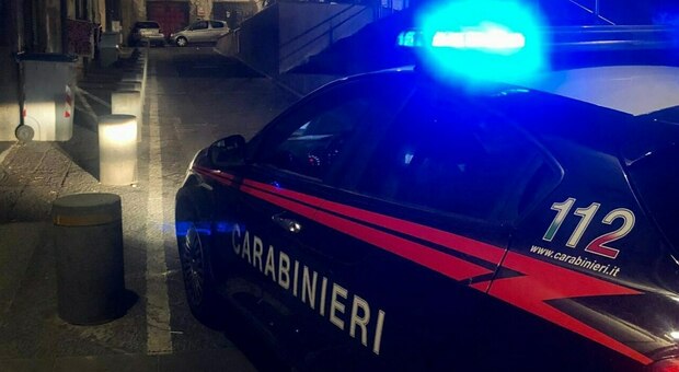 Boscoreale, scappano e si schiantano contro le auto dei carabinieri: due arresti