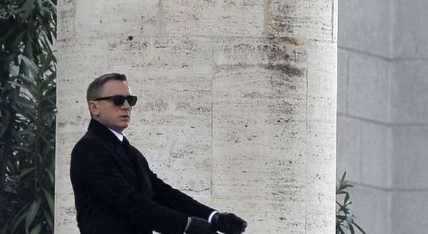 James Bond, primo ciak a Roma: Craig e Bellucci star all'Eur