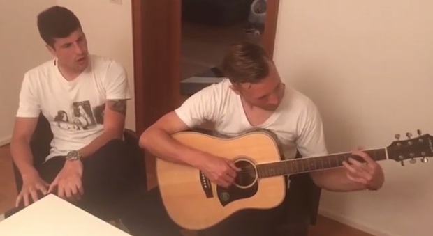 Show su Instagram con la chitarra per i calciatori dell'Udinese