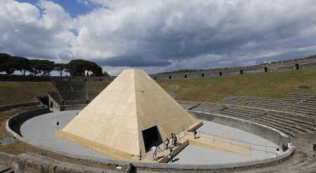 Franceschini a Pompei inaugura la mostra dei calchi sotto la piramide