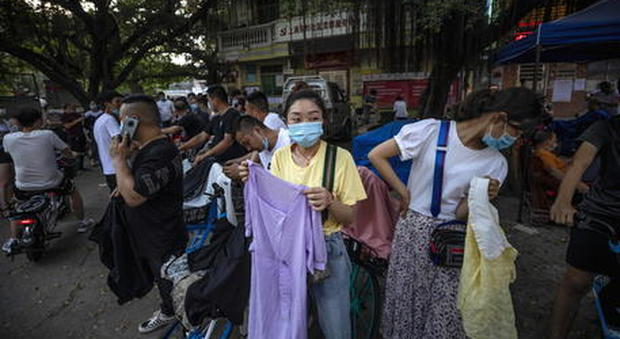 Coronavirus in Cina, focolaio in un mercato di Pechino: torna il lockdown nelle aree vicine