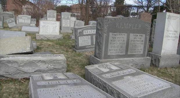 Usa, profanato cimitero ebraico e danneggiate centinaia di tombe: è il secondo caso in meno di una settimana