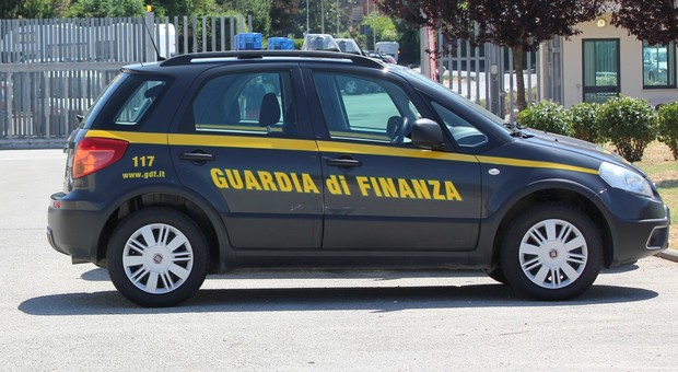 Pesaro, frode da tre milioni di euro: la Guardia di Finanza sequestra conti e ville a imprenditore