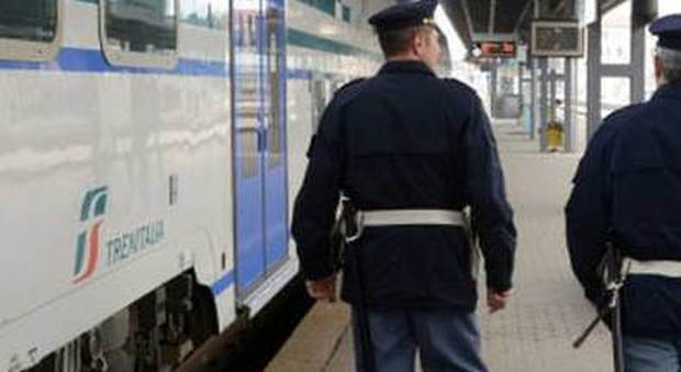 Pendolari diretti a Roma narcotizzati dai rapinatori sui treni regionali: una vittima si sveglia il giorno dopo Ecco il trucco
