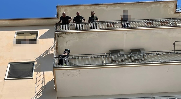 Pompei, coppia di anziani in difficoltà all'interno di un appartamento: salvati