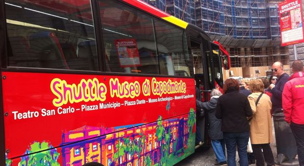 Napoli. Funziona lo shuttle bus per Capodimonte: primo weenend con oltre 200 turisti a bordo