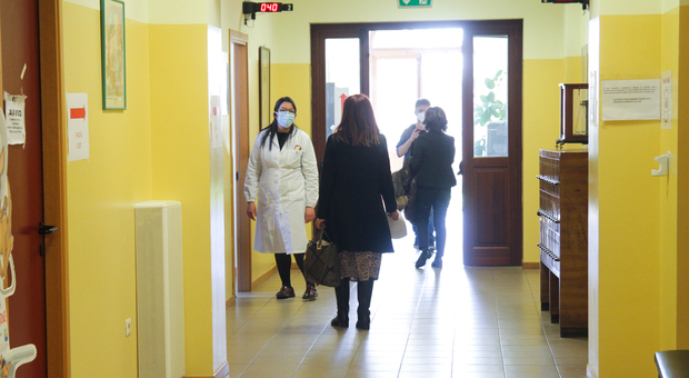 L'ambulatorio per la vaccinazione di forze dell'ordine e insegnanti a Fermo