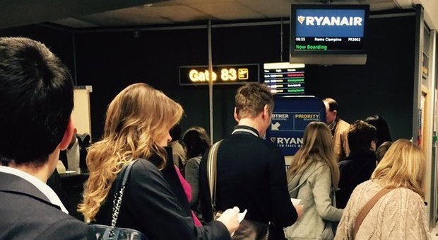La Boschi viaggia low cost: da Londra a Roma con Ryanair