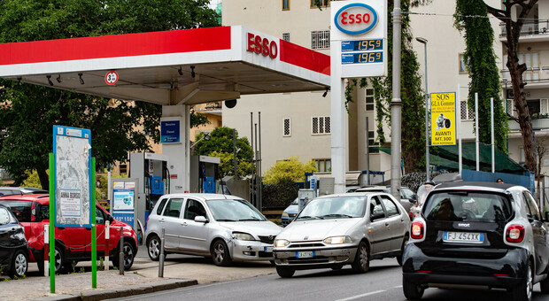 Benzina a Napoli, i dieci distributori più economici: prezzi vicini ai 2 euro al litro