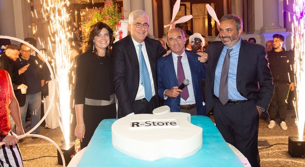 R-Store festeggia il suo primo decennale: in 1.400 a Villa Domi