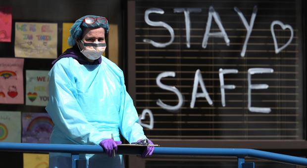 Coronavirus, l'Austria riapre i negozi il 14 aprile. In Europa 50.000 morti per il virus