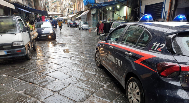 Controlli anti-Covid a Napoli, blitz nel borgo Sant'Antonio Abate: due denunciati per furto di energia elettrica