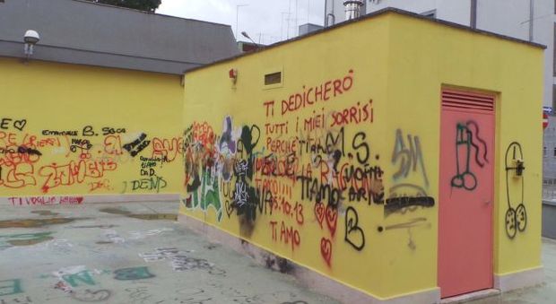 Scritte sui muri ritinteggiati: tornano i vandali alla scuola Montessori