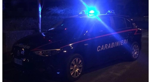 Ruba in una pizzeria durante la notte, ma viene bloccato e arrestato dai carabinieri