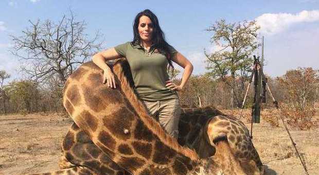 Dopo il leone Cecil spunta Sabrina, la cacciatrice italiana che uccide giraffe