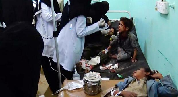 Strage in Yemen, attacco allo scuolabus dei bimbi: 43 morti