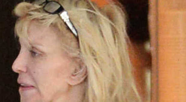 Courtney Love irriconoscibile senza trucco a Miami