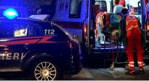 Furgone con 10 operai si schianta contro un muro: tre feriti, sul posto ambulanze e vigili del fuoco