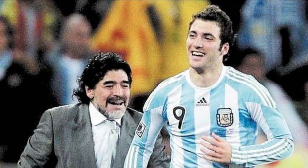 Maradona: giusto vendere il Pipita ma adesso De Laurentiis investa