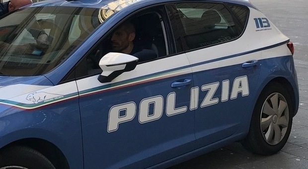 Ancona, non risponde al telefono facendo preocucpare vicini e familiari: gli agenti arrivano alla porta e fanno la scoperta