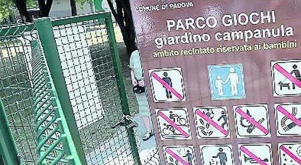 Padova- «Se non fai l'elemosina non entri al parco giochi dei bambini»