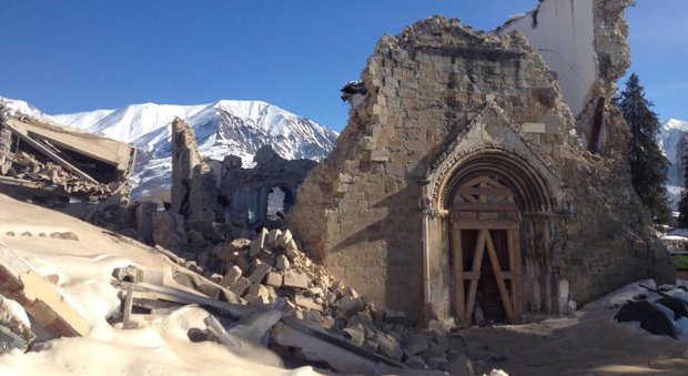 Terremoto, nuove scosse ad Amatrice: crolla parete della chiesa di S. Agostino