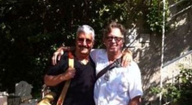 Eric Clapton, il commosso omaggio della star su Fb per l'amico Pino Daniele