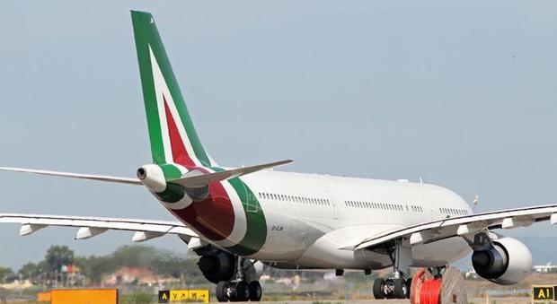 Alitalia, 3 miliardi di capitale con nuove alleanze e lungo raggio