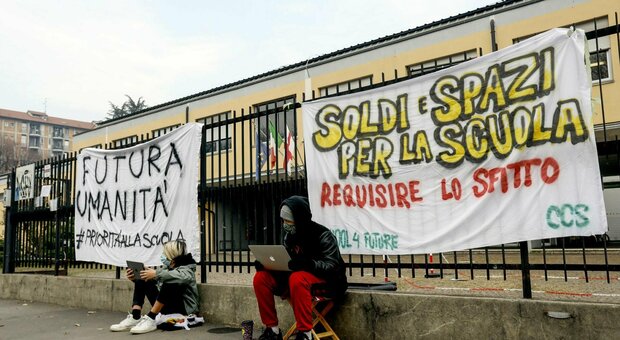Covid a Salerno, il sindaco proroga la chiusura delle scuole al 7 dicembre