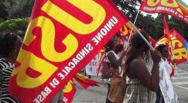 Protesta sindacati Usb davanti al Prix Denunciati in 18 per violenza privata