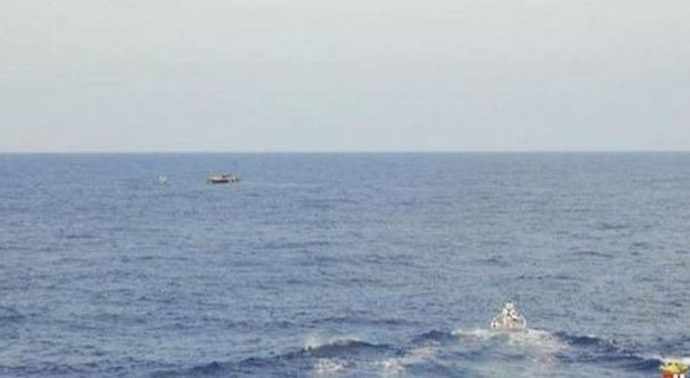 Migranti, donne scaraventate in mare ​dagli scafisti: recuperato un cadavere