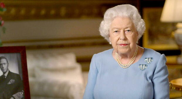 La Regina Elisabetta celebra il Commonwealth Day: «Uniti contro le divisioni». Ma ignora Meghan e Harry