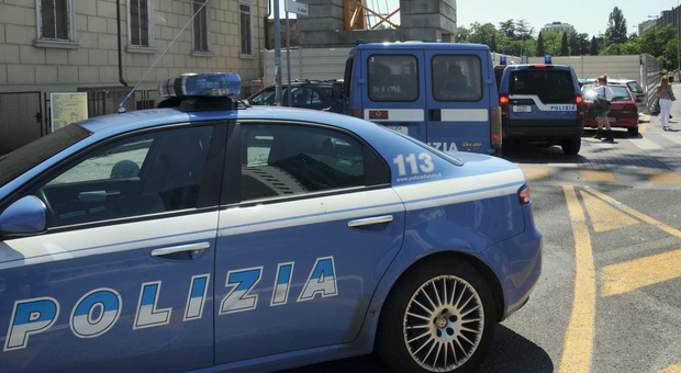 Rafforzati i controlli della polizia a Trieste: al setaccio centri commerciali, edifici e snodi stradali
