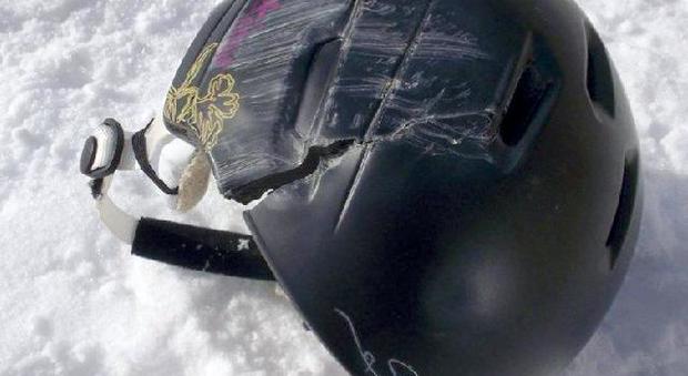 Gravissimo bambino di 10 anni caduto in sci: salvato dal casco