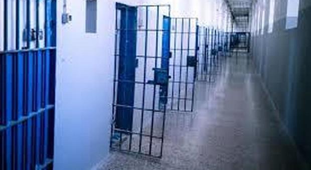 Botte da orbi nel carcere di Avellino, due detenuti finiscono in ospedale
