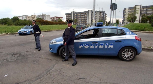In viaggio con 20 chili di marijuana sulla statale Lecce-Brindisi: fermato dagli agenti