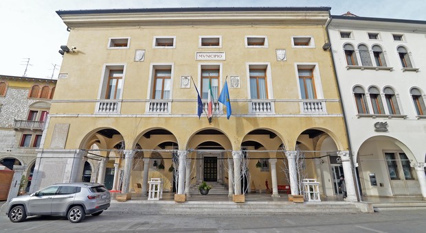 Il municipio di Sacile in piazza del popolo