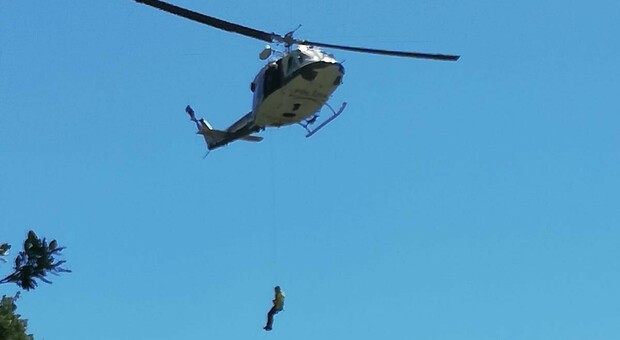 Disperso sulla dorsale di Montevergine: recuperato col verricello dall'elicottero della Polizia