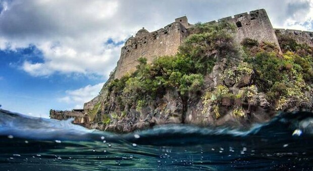 Ischia, pienone d'agosto con il caro-ombrellone: sold out gli hotel a cinque stelle