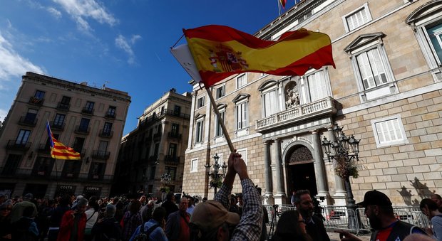 Catalogna, lo sfratto dei ribelli dalla Generalitat: «Svuotate i cassetti»