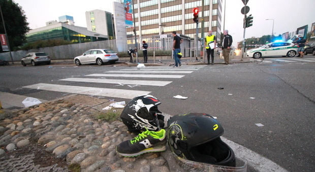 Milano, muore 22 enne in un incidente stradale: terribile schianto tra auto e moto