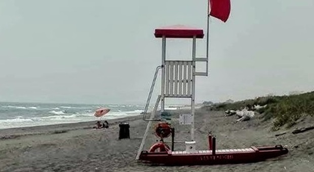 Scompare dalla spiaggia di Pescia Romana, ritrovata con la chat tra forze dell'ordine e Guardia costiera
