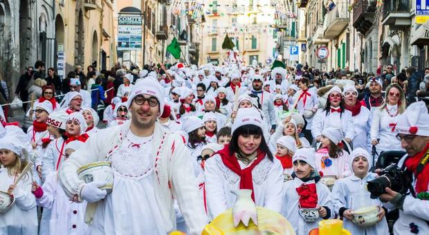 A Ronciglione la prima sfilata di carnevale "plastic free" per servire i rigatoni agli spettatori
