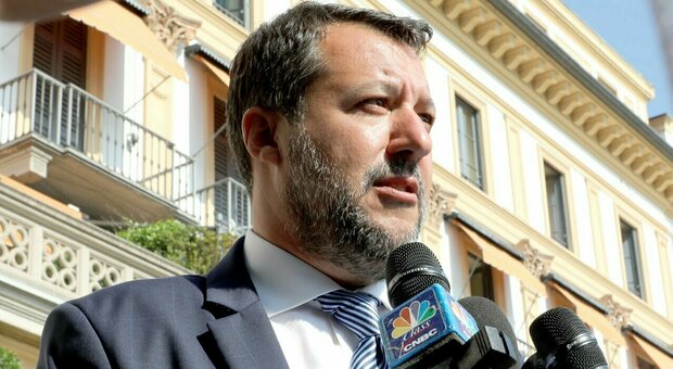 Napoli, Salvini e le elezioni comunali: «Qualcuno vuole eliminare l'avversario»