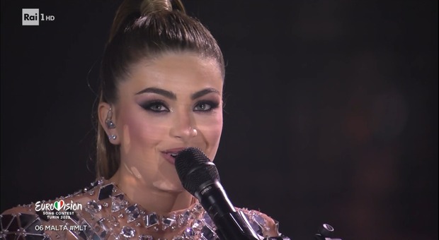 Eurovision, Emma Muscat di "Amici" fa impazzire il pubblico: grande successo per la cantante di Malta