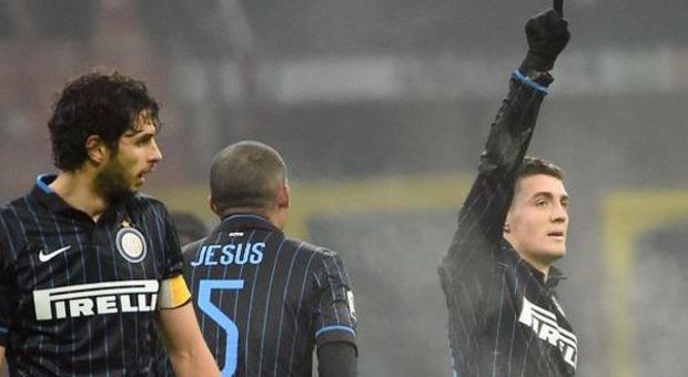 Pareggio pirotecnico a San Siro: tra Inter e Lazio finisce 2-2