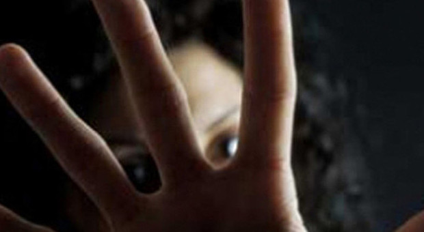 Abusi su ragazza di 14anni Poliziotto finisce in manette